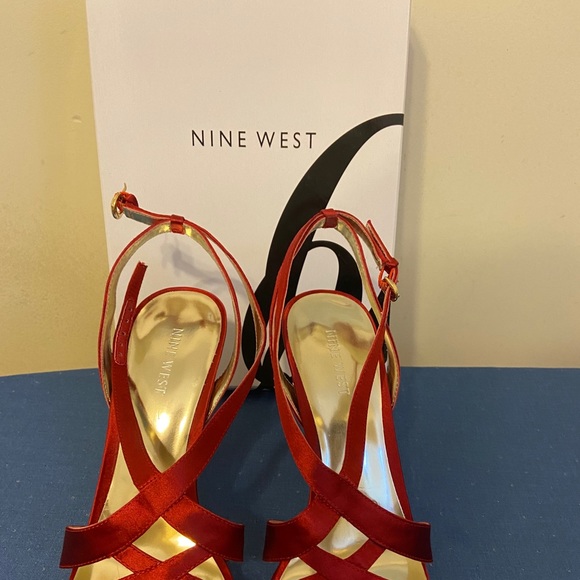 Sandals - Picture 2 of 4